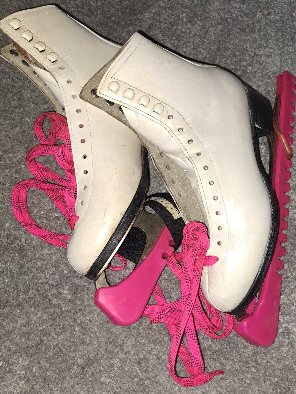 White Women's OMNITRADE Celebrity Figure Skates Size 5.5 B, Skate Guards & Bag